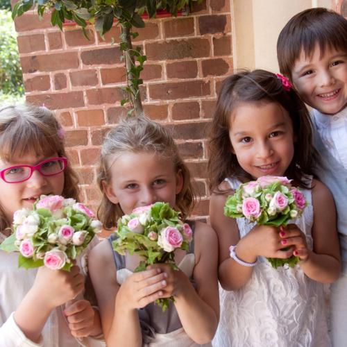 Photo de mariage non posée photojournaliste enfants d'honneur à Orléans