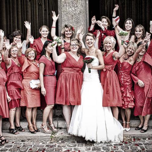 Photographie de mariage à la sortie de l'église